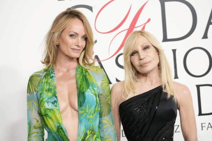 Donatella Versace a Amber Valetta Donatella Versace a Amber Valetta