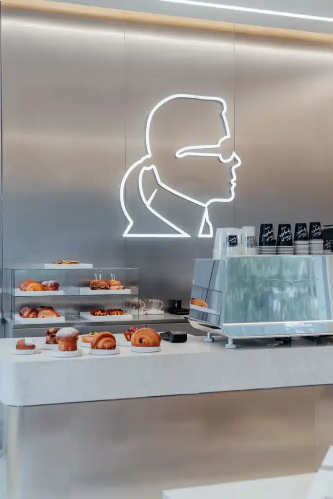 Karl Lagerfeld kavárna