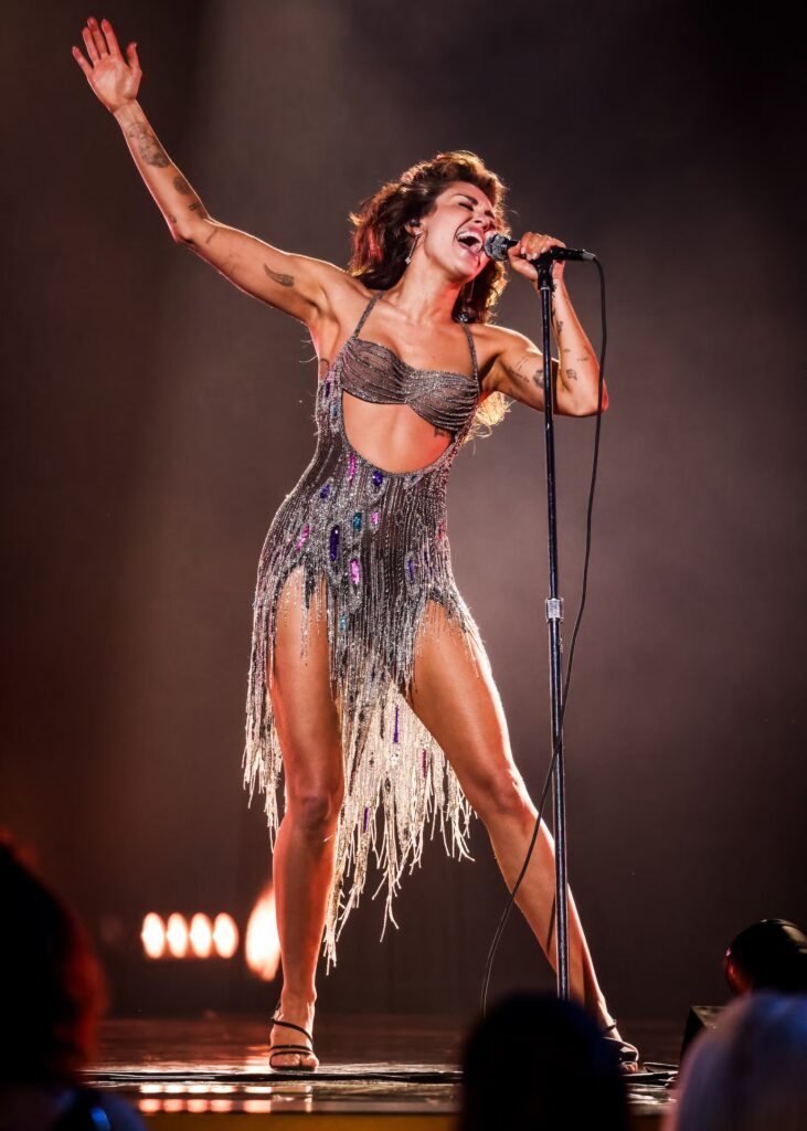 Miley Cyrus, Bob Mackie šaty